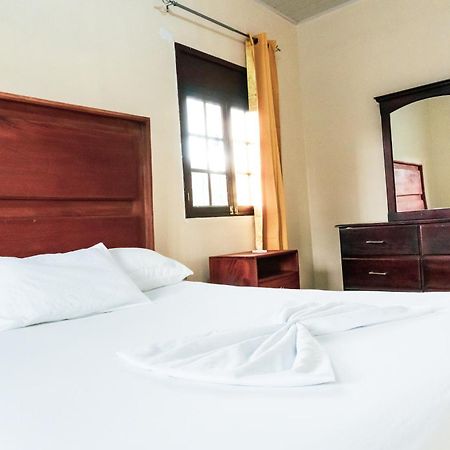 Hostal Eden Мойогалпа Екстер'єр фото