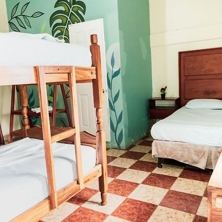 Hostal Eden Мойогалпа Екстер'єр фото