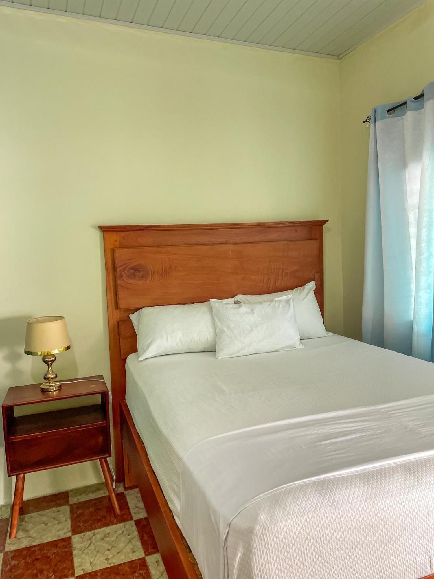 Hostal Eden Мойогалпа Екстер'єр фото