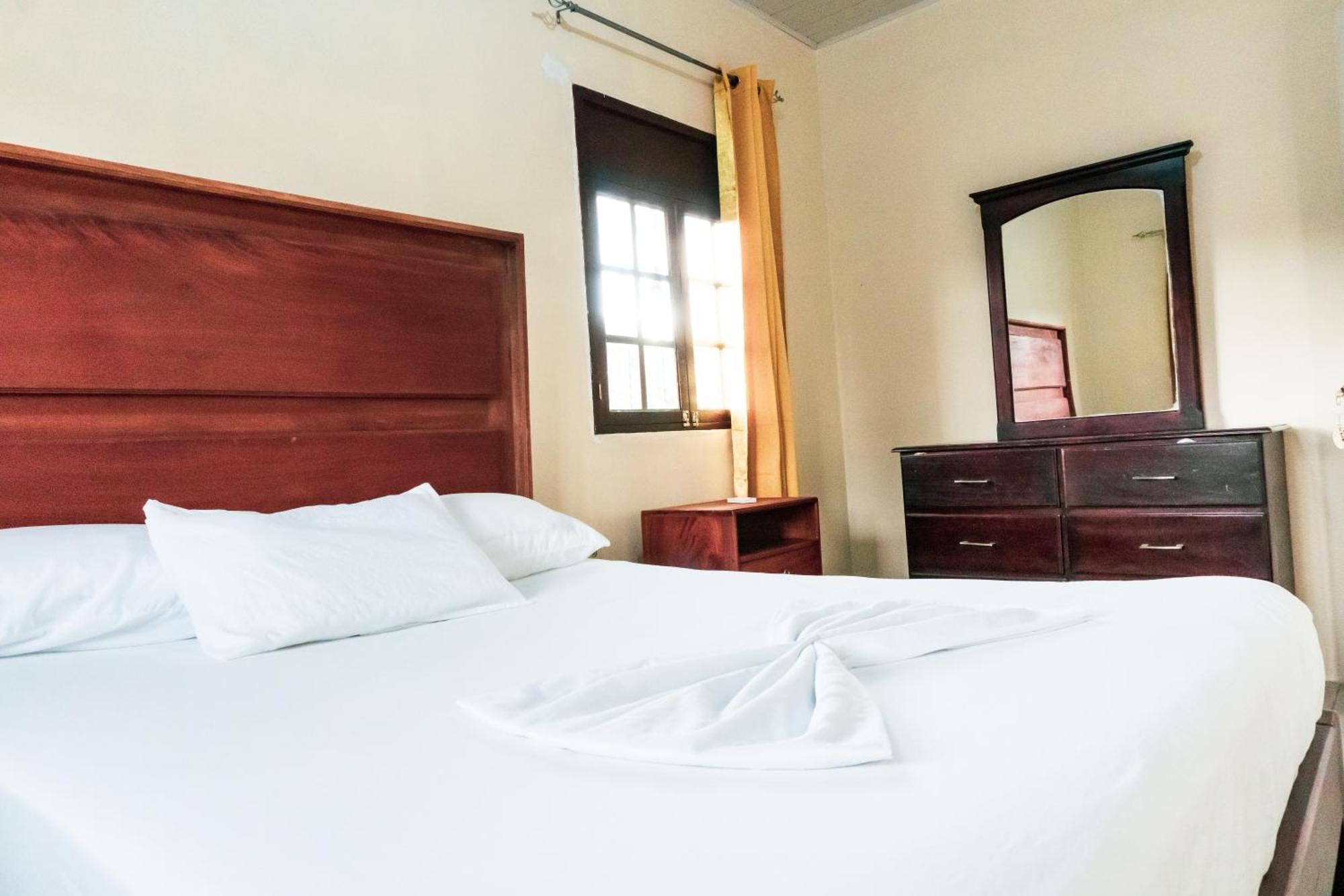 Hostal Eden Мойогалпа Екстер'єр фото