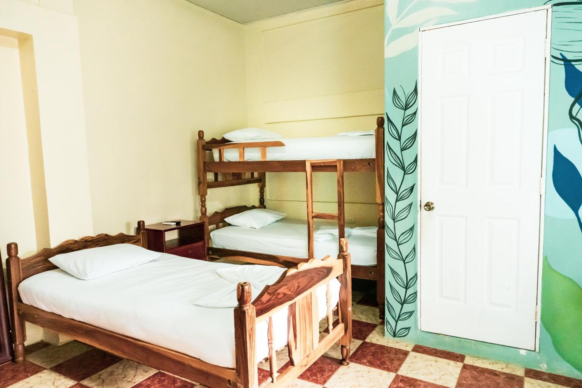 Hostal Eden Мойогалпа Екстер'єр фото