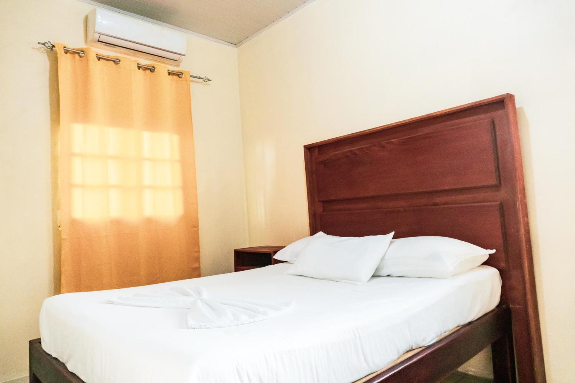 Hostal Eden Мойогалпа Екстер'єр фото