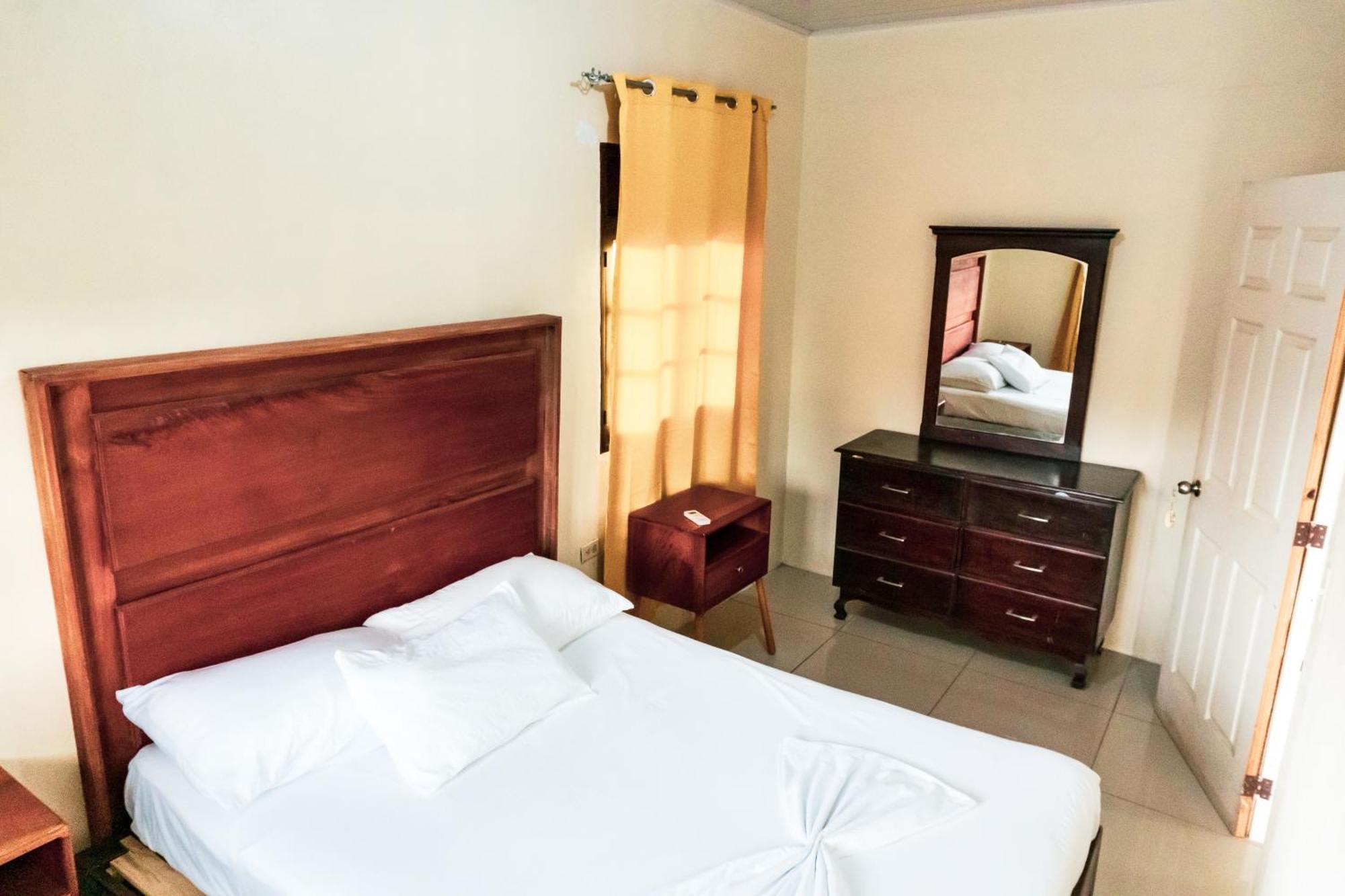 Hostal Eden Мойогалпа Екстер'єр фото