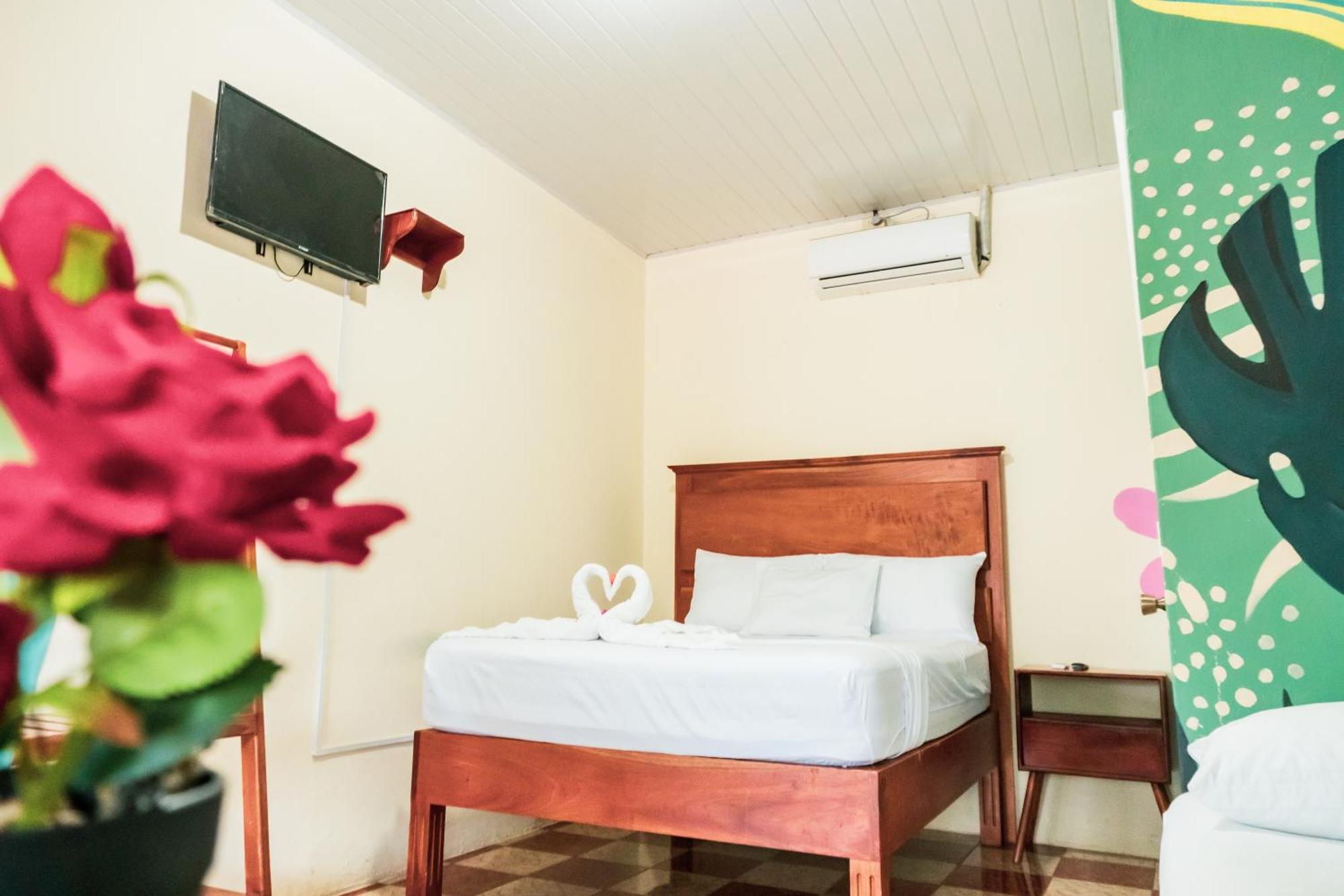 Hostal Eden Мойогалпа Екстер'єр фото