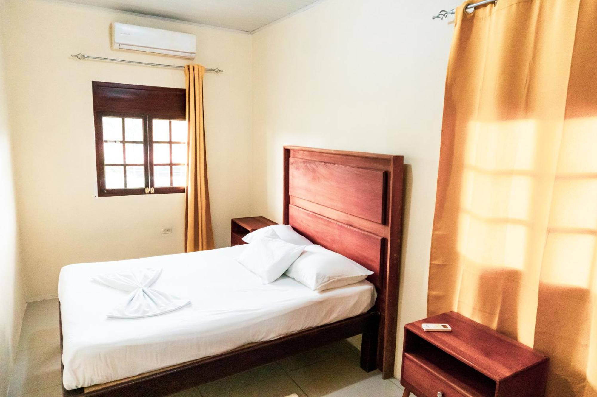 Hostal Eden Мойогалпа Екстер'єр фото