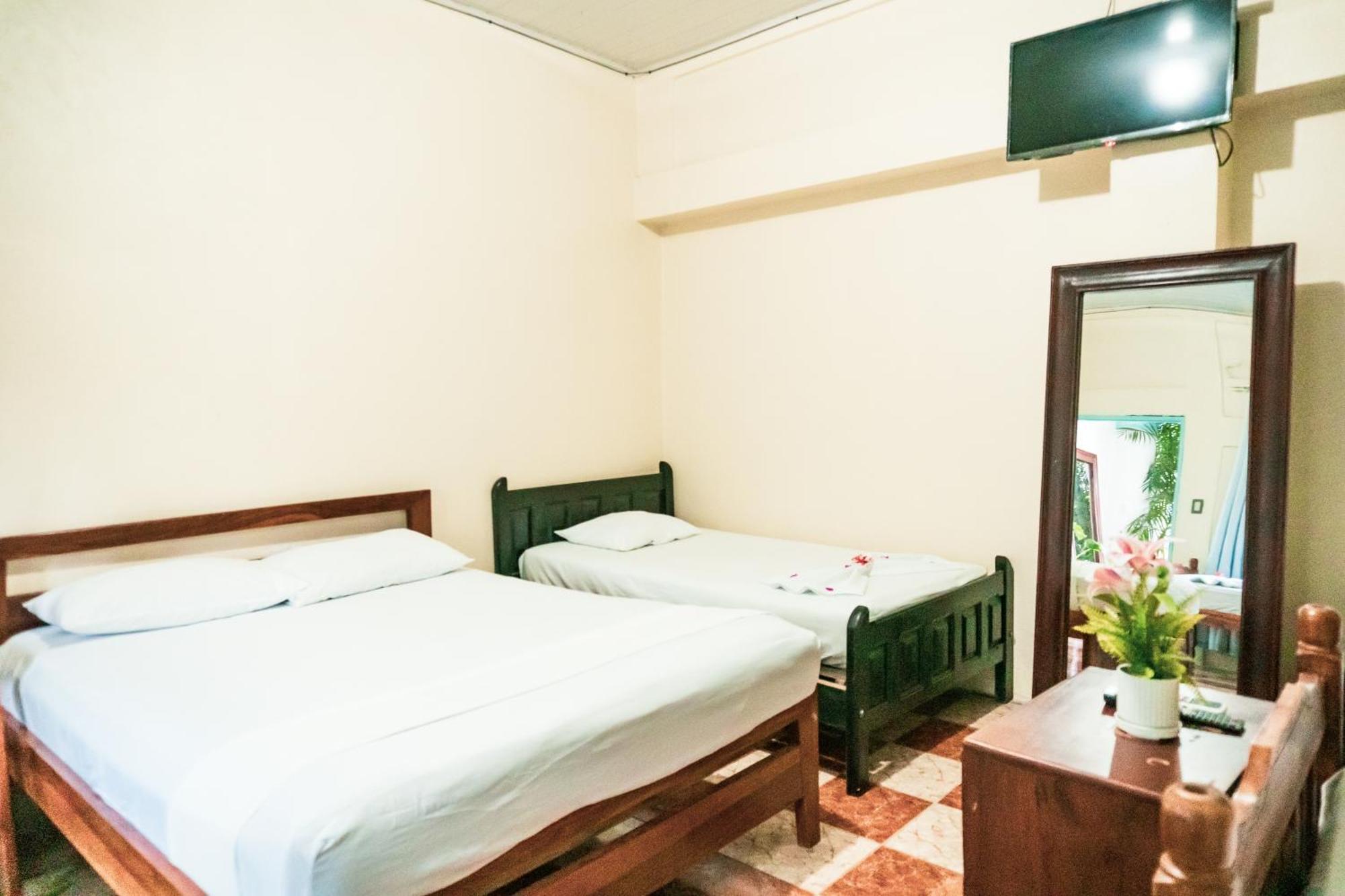 Hostal Eden Мойогалпа Екстер'єр фото
