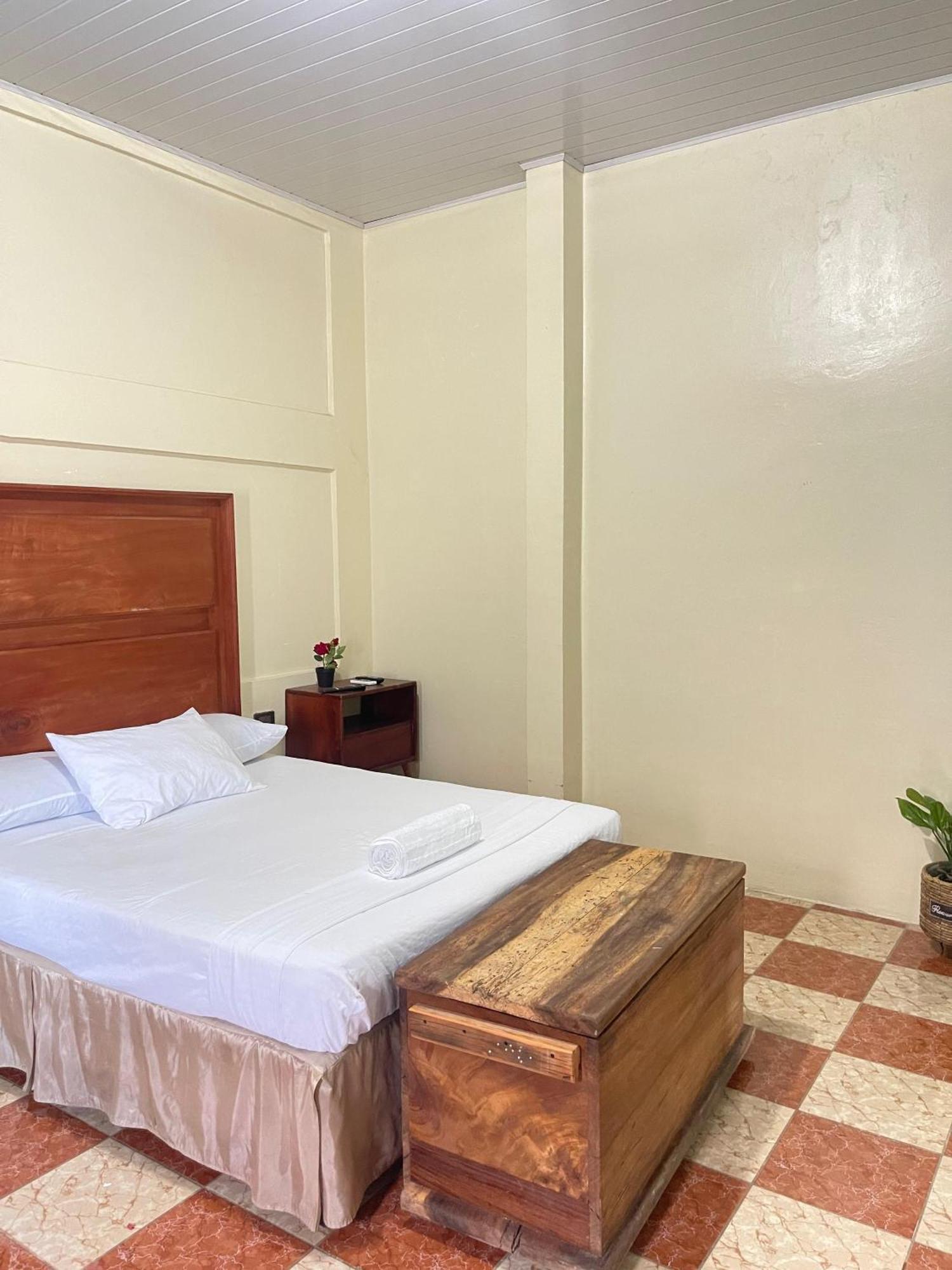 Hostal Eden Мойогалпа Екстер'єр фото