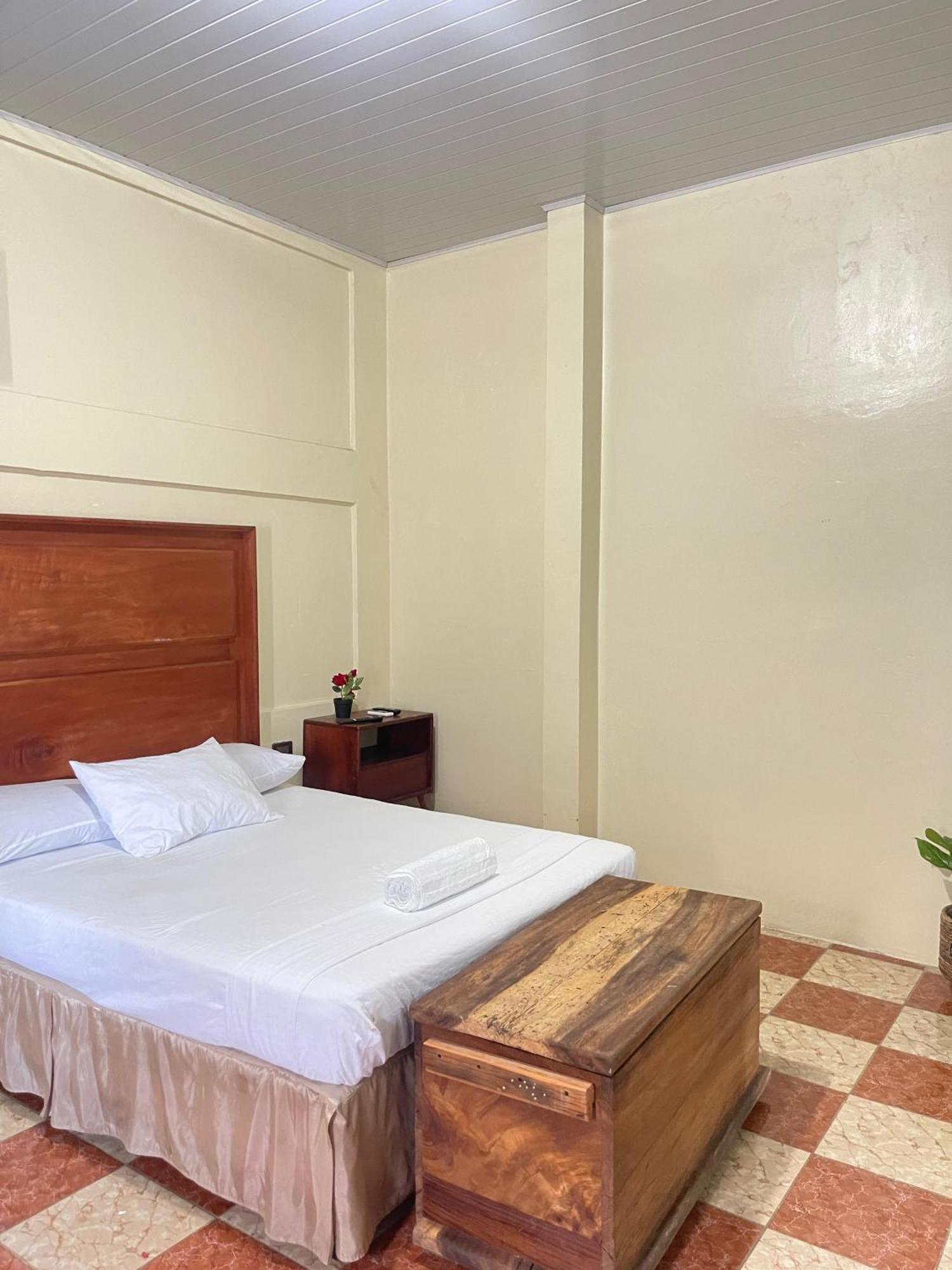 Hostal Eden Мойогалпа Екстер'єр фото