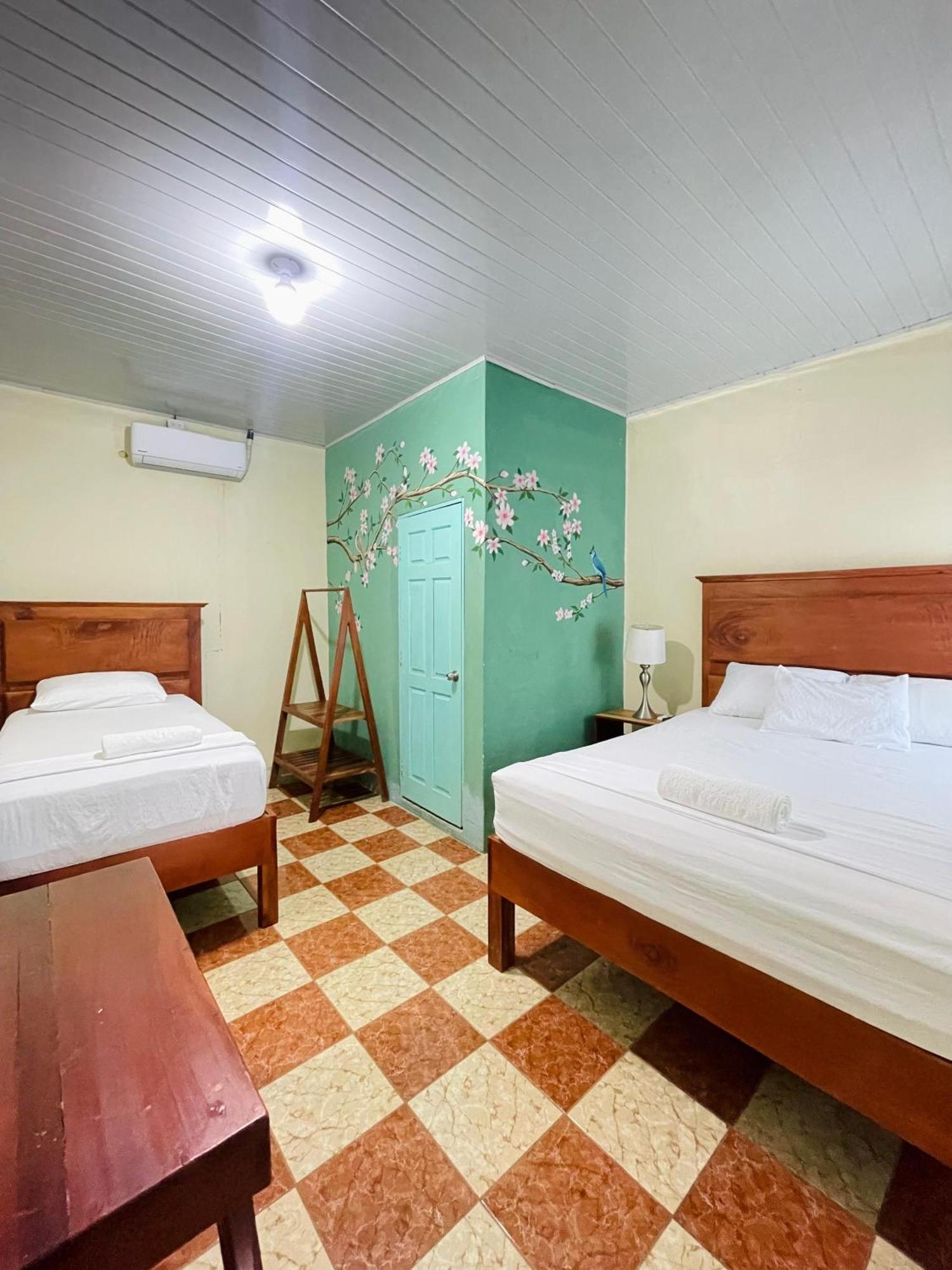 Hostal Eden Мойогалпа Екстер'єр фото